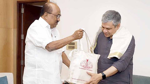 റെയ്ൽവേ: അശ്വിനിയുമായി
കെ.വി. തോമസ് ചർച്ച നടത്തി