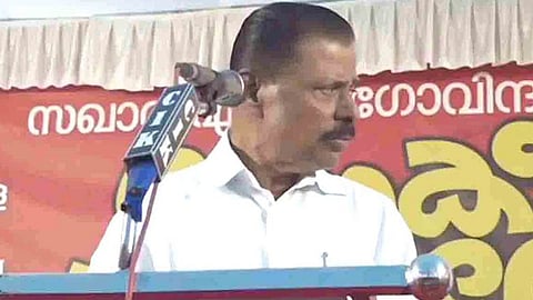 ' നിന്റെ മൈക്കിന്റെ തകരാറിന് ഞാനാണോ ഉത്തരവാദി '; വേദിയിൽ വച്ച് മൈക്ക് ഓപ്പറേറ്ററെ ശകാരിച്ച് എം വി ഗോവിന്ദൻ