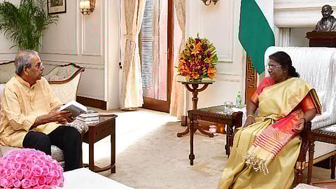 സാഹിത്യകാരൻ സി. രാധാകൃഷ്ണൻ രാഷ്ട്രപതിയുമായി കൂടിക്കാഴ്ച നടത്തി