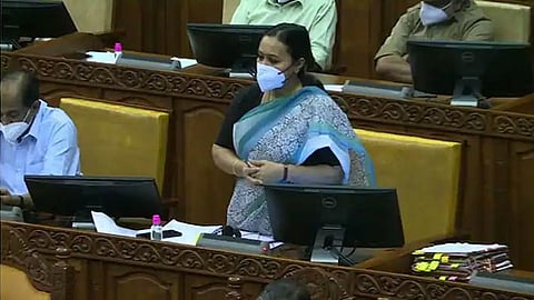 അന്തരീക്ഷ വായുവിന്റെ ഗുണനിലവാരം ഉയർന്നതായി ആരോഗ്യമന്ത്രി; വീട്ടിനുള്ളിൽ പോലും മാസ്ക് ധരിക്കണ്ട സാഹചര്യമെന്ന് എംഎൽഎ