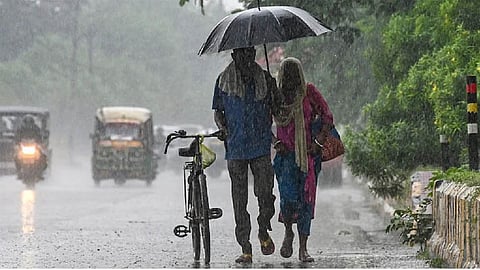 അടുത്ത 3 മണിക്കൂറിനുള്ളിൽ ഒറ്റപ്പെട്ടയിടങ്ങളിൽ മഴയ്ക്ക് സാധ്യത; 2 ജില്ലകൾക്ക് മുന്നറിയിപ്പ്