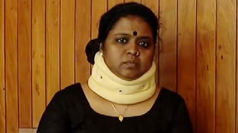 10 മണിക്കൂർ മുറിയിൽ പൂട്ടിയിട്ടു, വൈദ്യുതി വിച്ഛേദിച്ചു; എസ്എഫ്ഐ പ്രവർത്തകർ ക്രൂരമായി ആക്രമിച്ചെന്ന് ലോ കോളെജ് അധ്യാപിക