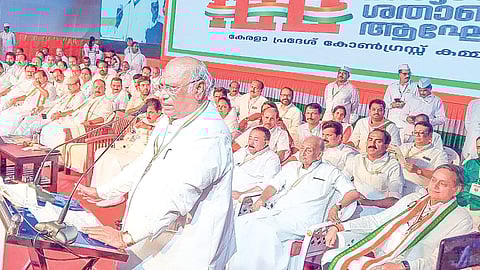 വൈക്കം സത്യഗ്രഹം സാതന്ത്ര്യസമര പോരാട്ടത്തിന് ഊര്ജം പകര്ന്നു: ഖാര്ഗെ