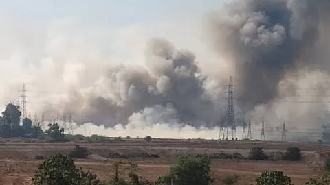 ബ്രഹ്മപുരം തീപിടുത്തം; പുക ശമിപ്പിക്കാൻ വ്യോമസേനയുടെ ഹെലിക്കോപ്റ്ററുകൾ ഇന്നിറങ്ങും