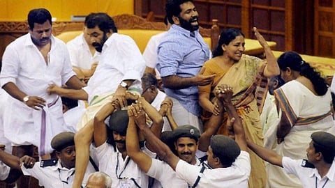 നിയസഭയിലുണ്ടായ സംഘർഷക്കേസിൽ തെളിവ് ശേഖരിക്കാൻ അനുമതി തേടി പൊലീസ്