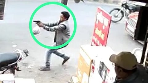 ഉത്തർപ്രദേശിൽ കൊലക്കേസ് പ്രതിയെ വെടിവെച്ചുകൊന്നു; വീഡിയോ