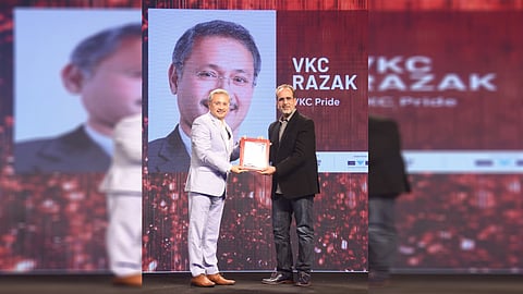 വികെസി റസാക്കിന് മോസ്റ്റ് പ്രോമിസിങ് ബിസിനസ് ലീഡര് പുരസ്കാരം