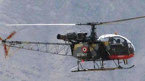 ഇന്ത്യൻ ആർമിയുടെ ചീറ്റ ഹെലിക്കോപ്റ്റർ തകർന്നു; പൈലറ്റുമാർക്കായി തെരച്ചിൽ