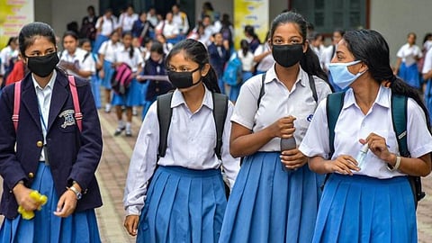 എറണാകുളം ജില്ലയിലെ വിദ്യാഭ്യാസ സ്ഥാപനങ്ങള്ക്ക് അവധി; പൊതു പരീക്ഷകള്ക്ക് മാറ്റമില്ല