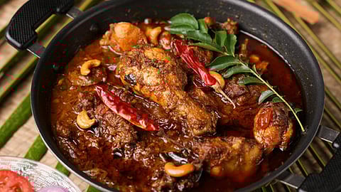 ചിക്കന് കറി ഉണ്ടാക്കാന് വിസമ്മതിച്ചു; ഭാര്യയുടെ തല അടിച്ചുപൊട്ടിച്ച്, കൈ തല്ലി ഒടിച്ച് ഭർത്താവ്