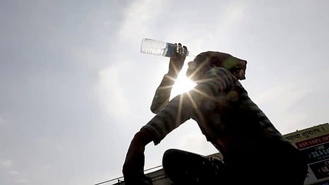 ഉച്ചയ്ക്ക് 12 മുതൽ 3 വരെയുള്ള ജോലികൾ ഒഴിവാക്കണം; സംസ്ഥാനത്ത് ജോലി സമയത്തിൽ പുനക്രമീകരണം