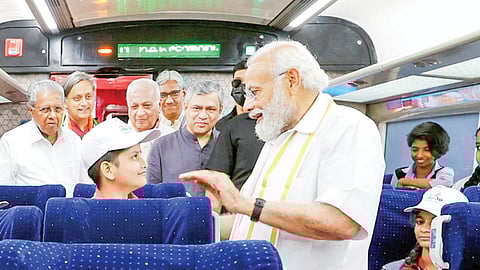 കാഴ്ചക്കാർ ഉത്സവമാക്കിയ കന്നിയാത്ര