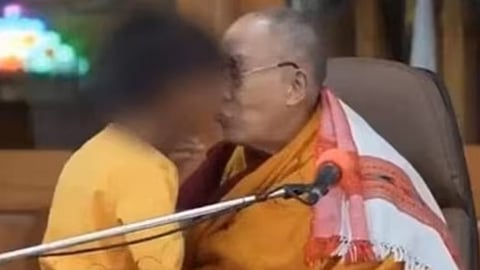 കുട്ടിയുടെ ചുണ്ടിൽ ചുംബിക്കുന്ന വീഡിയോ: ക്ഷമാപണം നടത്തി ദലൈലാമ