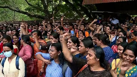 തൃശൂരിലെ നഴ്സുമാരുടെ സമരം വിജയം; മുഴുവൻ സ്വകാര്യ ആശുപത്രികളും ശമ്പളം വർധിപ്പിച്ചു