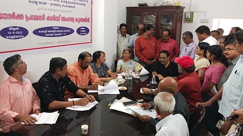 നോർക്കാ പ്രവാസി അംഗത്വ കാർഡ് വിതരണം ചെയ്തു