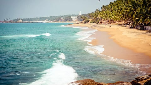 Oil spill at Khorfakkan beach; swimming banned