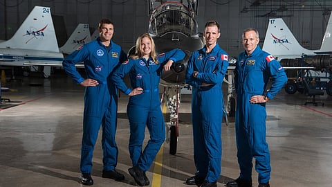 ചന്ദ്രനെ ചുറ്റാൻ ഇവർ നാലു പേർ