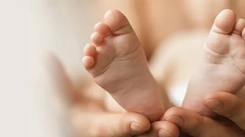 കളമശേരി ദത്ത് വിവാദം: കുഞ്ഞിനെ തൃപ്പൂണിത്തുറയിലെ ദമ്പതികൾക്ക് കൈമാറി