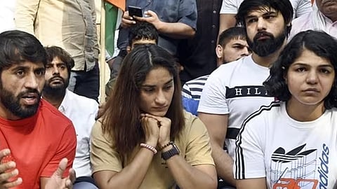 ബ്രിജ് ഭൂഷണിനെതിരെ ഇന്നു തന്നെ കേസെടുക്കുമെന്നു ഡൽഹി പൊലീസ് സുപ്രീം കോടതിയിൽ: സമരം അവസാനിപ്പിക്കില്ലെന്നു ഗുസ്തിതാരങ്ങൾ