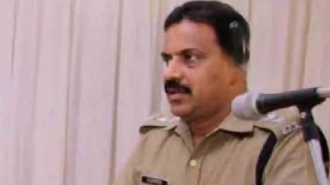 സോളാർ കേസ് അന്വേഷിച്ച റിട്ട. ഡിവൈഎസ്പി ട്രെയിൻ തട്ടി മരിച്ച നിലയിൽ; ഒപ്പം ആത്മഹത്യക്കുറിപ്പും