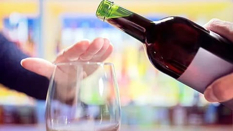 അൽപ്പം വീഞ്ഞ് ആരോഗ്യത്തിന് ഗുണകരമോ? മിതമായ മദ്യപാനത്തെക്കുറിച്ചുള്ള ധാരണകൾ തെറ്റുന്നു