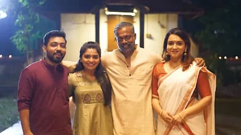 'അനുരാഗം' പടരുന്ന വെള്ളിത്തിരകൾ