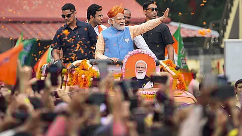 കർണാടക തെരഞ്ഞെടുപ്പ്: തരംഗമായി 26 കിലോ മീറ്റർ നീണ്ട മോദിയുടെ റോഡ് ഷോ (വീഡിയൊ)