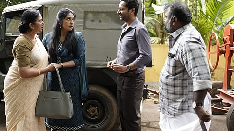 നർമത്തിൽ ചാലിച്ച കുടുംബചിത്രം "ജാനകി ജാനേ"
