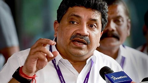 ഓഡിയോ ക്ലിപ്പ് വിവാദം:
തമിഴ്നാട് ധനമന്ത്രിയുടെ കസേര തെറിച്ചു