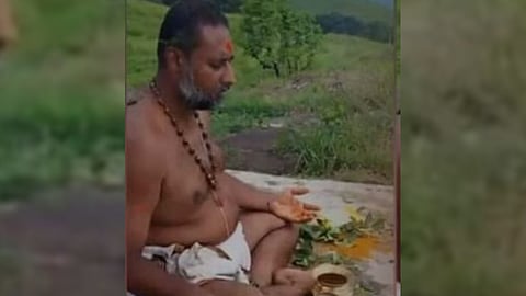 പൊന്നമ്പലമേട്ടിലെ പൂജ: വനം വികസന വകുപ്പ് ജീവനക്കാർ കസ്റ്റഡിയിൽ