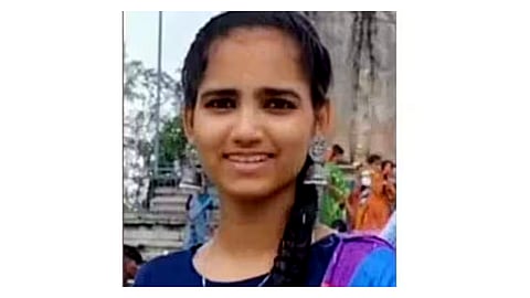 പ്ലസ് വൺ വിദ്യാർഥിനി കുളിമുറിയിൽ തൂങ്ങി മരിച്ച നിലയിൽ