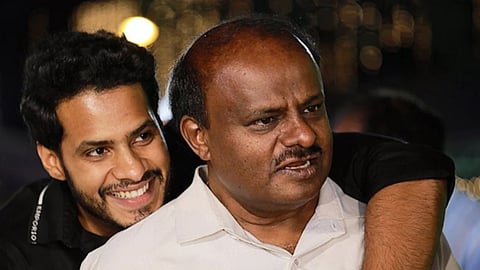 കുമാരസ്വാമി ജയിച്ചു, മകൻ തോറ്റു