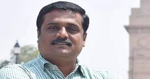 സിപിഎം പത്തനംതിട്ട ഏരിയാ സെക്രട്ടറി പി ആർ പ്രദീപ് തൂങ്ങിമരിച്ച നിലയിൽ