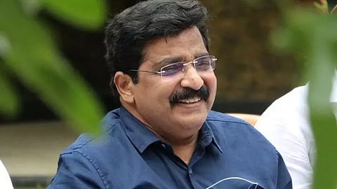 പ്രതിഷേധ വേദിയിൽ എം.കെ. മുനീർ കുഴഞ്ഞു വീണു