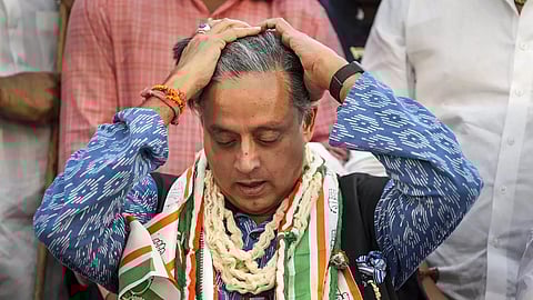 ഈ ചെങ്കോൽ ഞാനിങ്ങെടുക്കുവാ..., പാർട്ടി നിലപാടിനെതിരേ തരൂർ