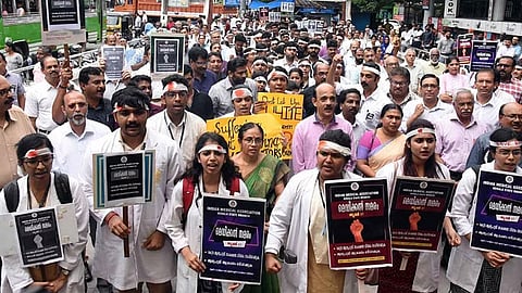 ആശുപത്രി സംരക്ഷണ നിയമ ഭേദഗതി ഓർഡിനൻസിന് അംഗീകാരം; പരമാവധി ശിക്ഷ 7 വർഷം തടവ്