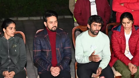 കായികരംഗത്തിനു ദോഷമുണ്ടാക്കരുത്: ഗുസ്തി താരങ്ങളോട് മന്ത്രി