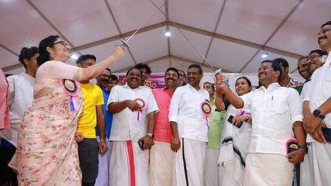 ആവേശ കാഴ്ചയായി എംഎല്എയുടെയും കളക്ടറുടെയും ഫെന്സിംഗ് മത്സരം