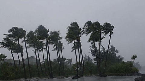 മണിമല, അച്ചൻകോവിൽ നദികളിൽ ജലനിരപ്പ് ഉയരുന്നു; കുട്ടനാട്ടിൽ വാട്ടർ ആംബുലന്സ്