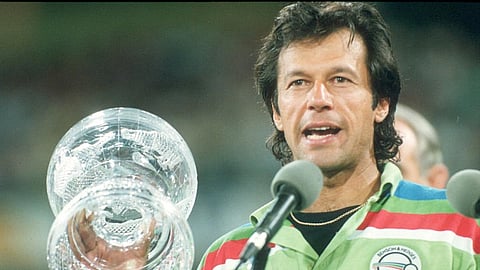 തോറ്റു തുന്നംപാടിക്കിടന്ന ഒരു ടീമിനെ റിട്ടയർമെന്റിൽ നിന്നു തിരിച്ചുവന്ന് ലോക ജേതാക്കളാക്കിയ ഇമ്രാൻ ഖാന്റെ നേതൃ മികവിനെ വാഴ്ത്താൻ ഇന്ത്യൻ മാധ്യമങ്ങളും പിശുക്ക് കാട്ടിയിട്ടില്ല.