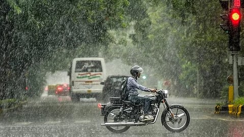 സംസ്ഥാനത്ത് ഞായറാഴ്ച മുതൽ മഴ കനത്തേക്കും