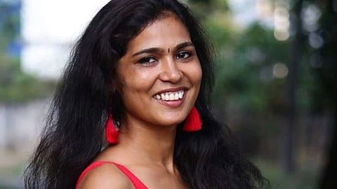 നഗ്ന ശരീരത്തില് കുട്ടികളെക്കൊണ്ട് ചിത്രം വരപ്പിച്ച കേസ്: രഹ്ന ഫാത്തിമയ്ക്കെതിരായ തുടർ നടപടി റദ്ദാക്കി