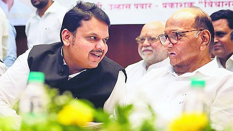 പാലം വലിച്ചത് പവാറെന്ന് ഫഡ്നാവിസ്, ഗൂഗ്ലി ആയിരുന്നെന്ന് പവാർ