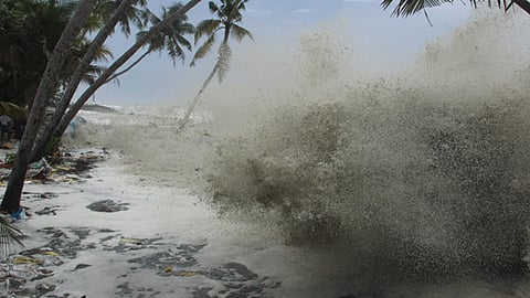 ബിപോർജോയ് ഗുജറാത്ത് തീരത്തേക്ക്; കേരളത്തിൽ 5 ദിവസം ഇടിമിന്നലോടുകൂടിയ മഴയ്ക്കു സാധ്യത