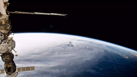 ബിപോർജോയ് ചുഴലിക്കാറ്റ്; ബഹിരാകാശ ദൃശ്യങ്ങൾ പങ്കുവച്ച് സുൽത്താൻ അൽ നെയാദി (video)