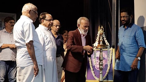 ലണ്ടന് റോക് സ്കൂളിന്റെ കേരള ശാഖയില് ക്ലാസുകളുടെ ഉദ്ഘാടനം സംഗീത സംവിധായകന് ജെറി അമല്ദേവ് ഉദ്ഘാടനം ചെയ്യുന്നു.