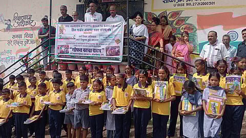 ഹിൽ ഗാർഡൻ അയ്യപ്പ ഭക്ത സംഘം പഠനോപകരണങ്ങൾ വിതരണം ചെയ്തു