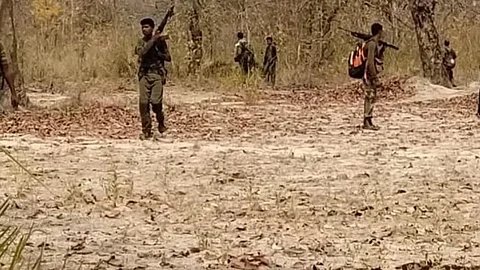 പൊലീസുകാരന്റെ മരണത്തിൽ നക്സലുകളെ സംശയം