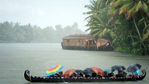 ബിപോര്ജോയ് അതിതീവ്ര ചുഴലിക്കാറ്റായി; 48 മണിക്കൂറിനിടെ കേരളത്തിൽ കാലവർഷമെത്തിയേക്കും
