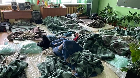 ഇന്ത്യൻ എയർലൈൻസ് വിമാനത്തിലെ 216 യാത്രക്കാർ റഷ്യയിൽ കുടുങ്ങി; ഒറ്റ മുറിയിൽ കഴിയുന്നത് 20 പേർ